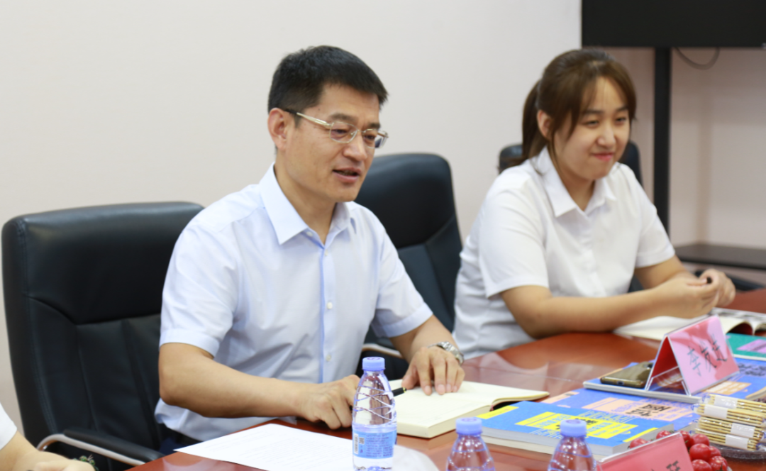 社科賽斯總裁、黨支部書記李發進接受教育行業研究媒體多鯨記者采訪！